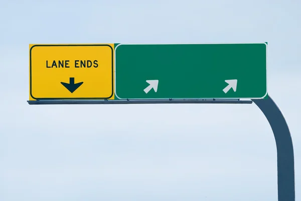 Blank freeway sign on cloudy day — Stock Photo, Image