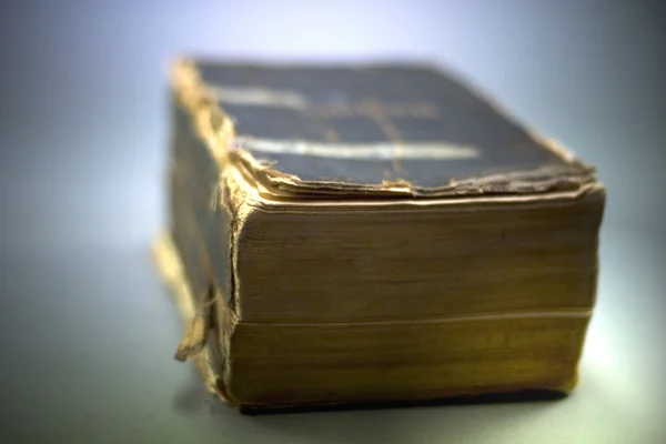 20 대 초 세기에서 오래 된 너덜된 책 — 스톡 사진