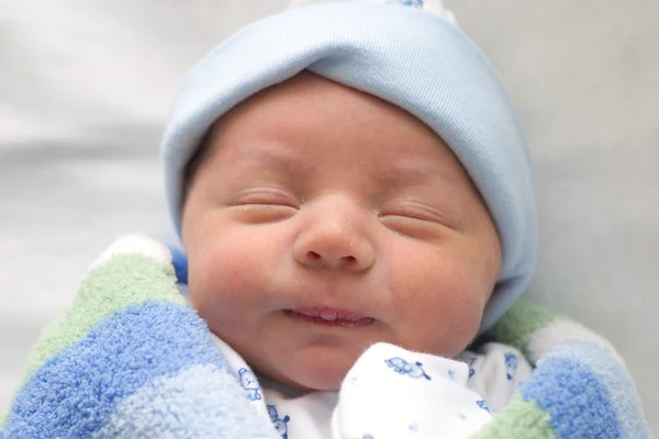 Newborn wrapped in blue — Stock Photo, Image