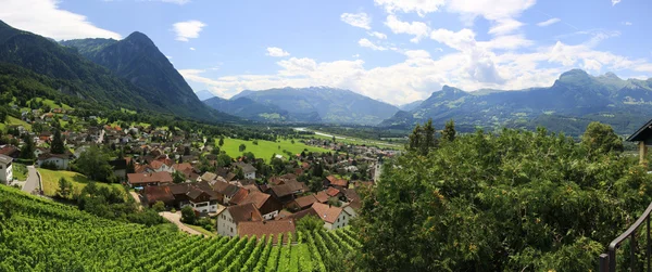 Villaggio in montagna — Foto Stock