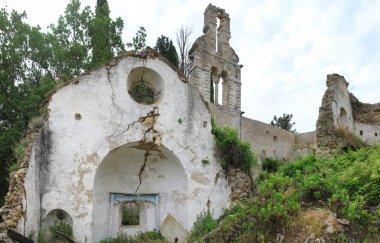 Korfu Adası'eski kilise kalıntıları