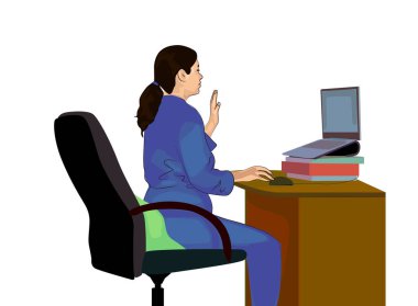 Dizüstü bilgisayarla çalışan pijamalı beyaz kız öğrencinin portresi.