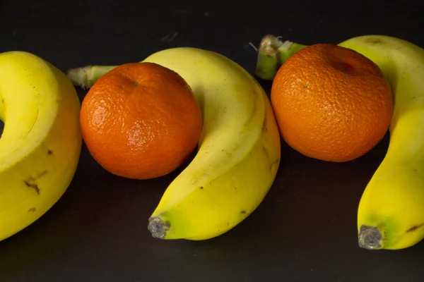 Muz ve mandarin — Stok fotoğraf
