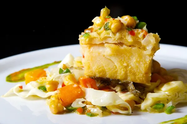 Bacalhau com legumes refogados - Peixe — Fotografia de Stock