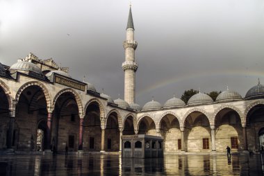 gökkuşağı ve cami