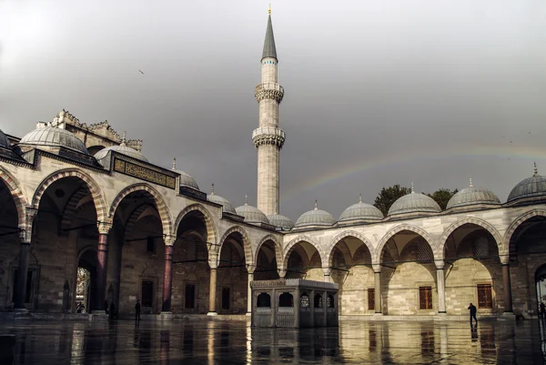 Arco iris y la mezquita — Foto de Stock