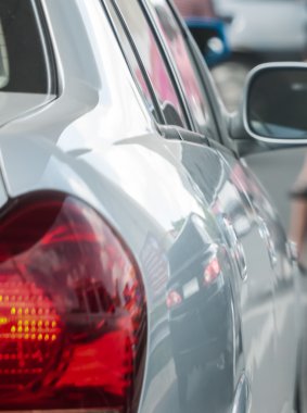 bir araba yansıması