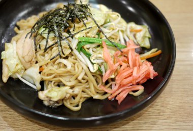 yakisoba, kızarmış Japon şehriye