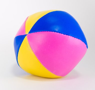 beyaz izole renkli oyuncak top