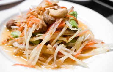 Yeşil papaya salatası