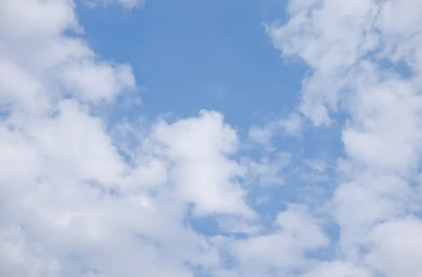 Nuvola nel cielo blu — Foto Stock