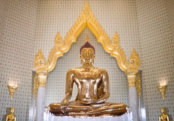 Gyllene buddha gjord av massivt guld — Stockfoto