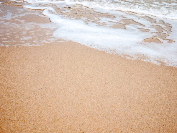 Clean and white wave on the beach — Stock Photo, Image