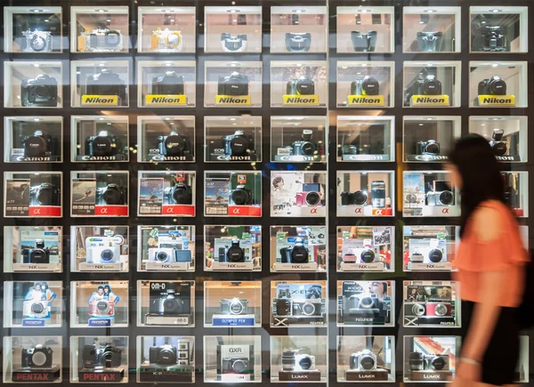 yıl 2013 itibariyle dijital fotoğraf makinesinin raf