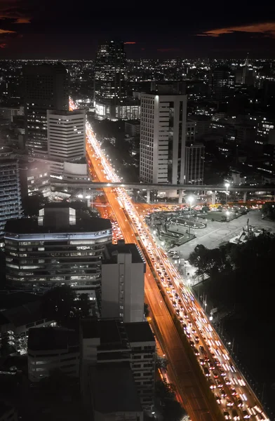 Snelweg verkeersopstopping in de nacht — Stockfoto