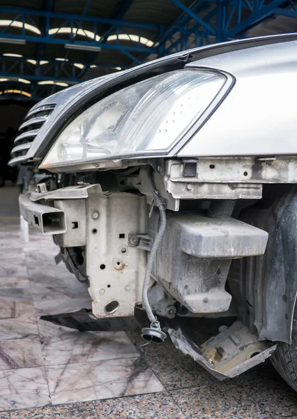 Paraurti auto danneggiato da incidente — Foto Stock