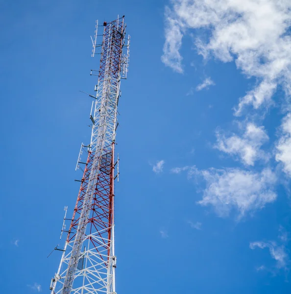 高い送信機タワー — ストック写真
