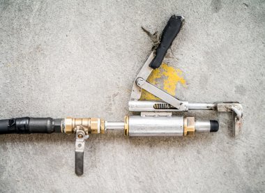 özel yapılmış lpg dolum kapak-beton zemin