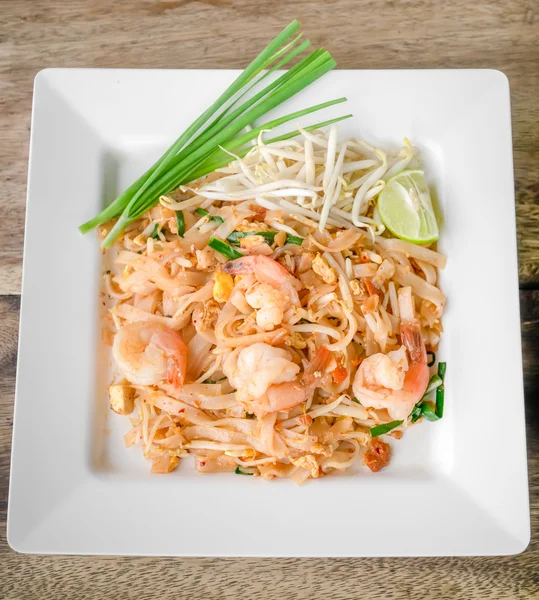 Pad Thai, stir-fried rice noodles — Stock Photo, Image