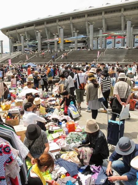 フリー マーケット in 新横浜日産スタジアム、日本 — ストック写真