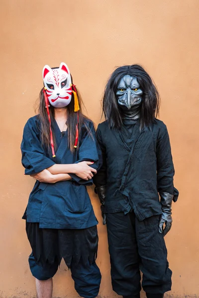 Spectacular costumed attendees in parade — Stock Photo, Image