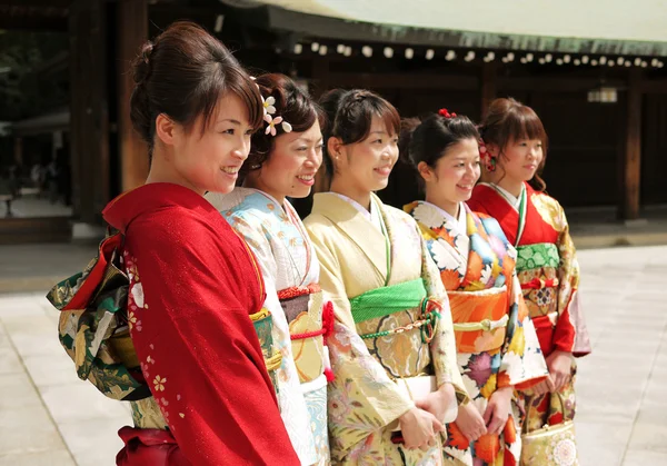 Vrouwen gekleed in kimono Rechtenvrije Stockafbeeldingen