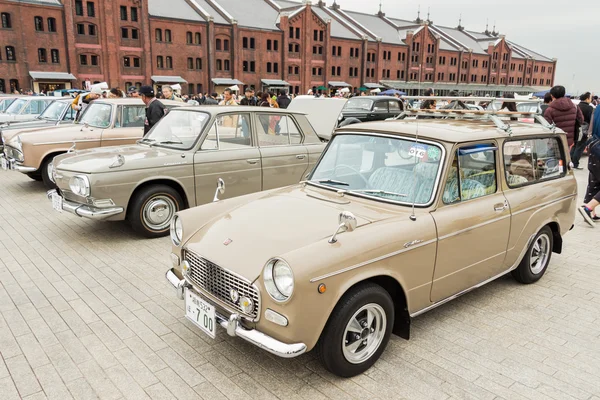 People attends Yokohama Historic Car Day — Stock Photo, Image