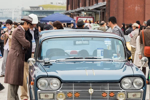 人々 に出席横浜歴史的車の日 — ストック写真