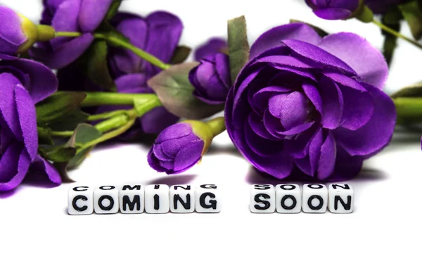 Coming soon met bloemen — Stockfoto