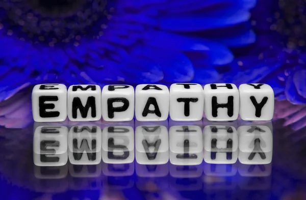 Empatie text s modrými květy — Stock fotografie