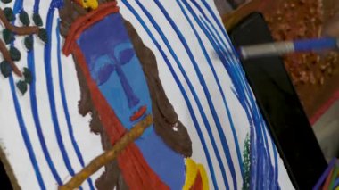Krishna 'yı renklerle ve fırçalarla boyamak