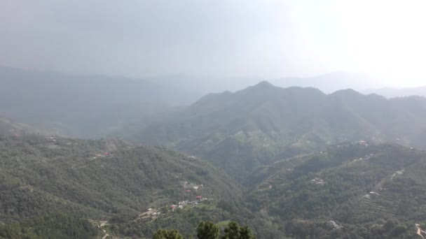 Profondi Villaggi Verdi Valle Con Montagne Nebbia Blu Tara Devi — Video Stock