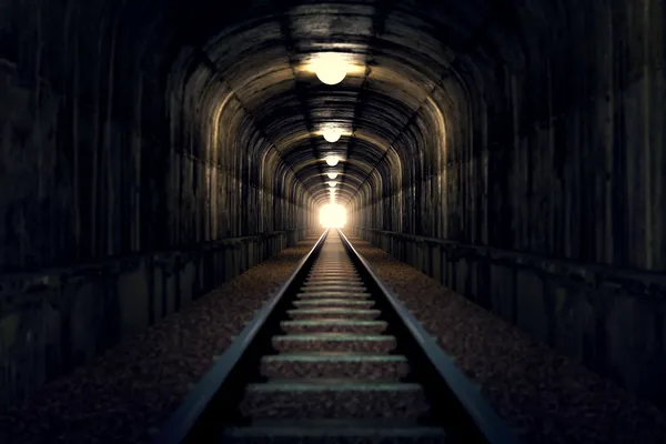 Licht aan het einde van de tunnel. — Stockfoto