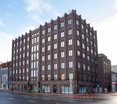 Tallinn Belediyesi. Hizmet bürosu. Renkli mimari. Tallinn 'deki en ilginç binalardan biri. Tallinn, Estonya.