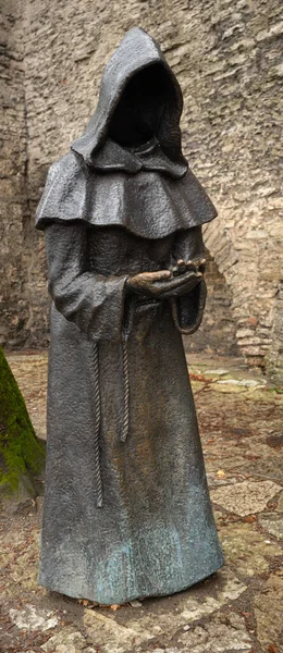 Таллин Эстония Ноября 2021 Года Железная Скульптура Монаха Датском Королевском — стоковое фото