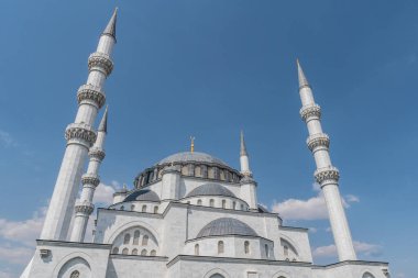 Ankara Melike Hatun Camii Yazın Mavi Gök Gününde Nefes Kesen Görüntü