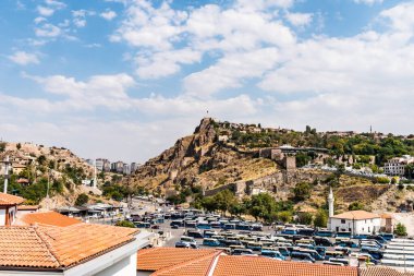 Ankara Hacı Bayram Turbesi Anıt Mezarı Yazın Mavi Gök Gününde Kale Manzarası