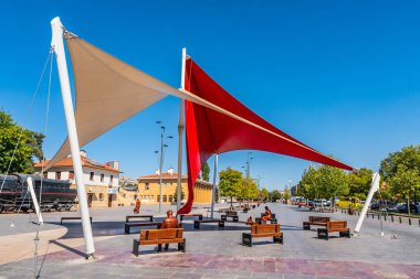 Gaziantep Tren İstasyonu Yazın Mavi Gök Günü 'nde Gölgeler Köşkü' nün Nefes Kesen Önü Görünümü