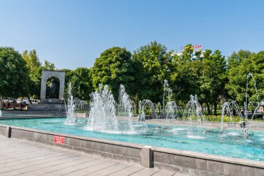 Kayseri Mimar Sinan Parkı Yazın Mavi Gök Günündeki Çeşmelerin Nefes Kesen Manzarası