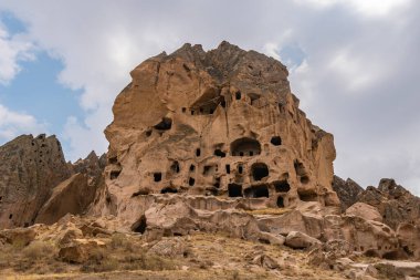 Selime Katedrali Yazın Mavi Gök Günü 'nde Kaya Kesikli Ev ve Kiliselerin Nefes Kesen Manzarası