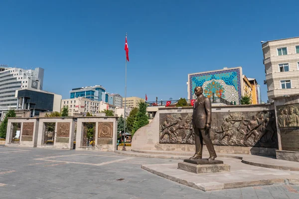 Atatürk Denkmal Platz Der Republik Kayseri Atemberaubende Malerische Aussicht Einem — Stockfoto