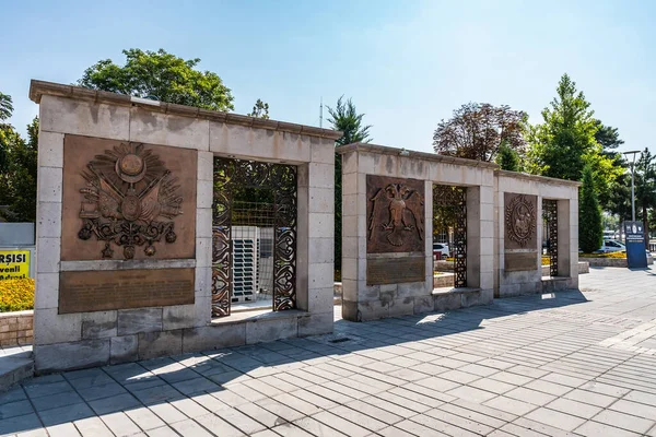 Kayseri Cumhuriyet Meydanı Atatürk Anıtı Yazın Mavi Gök Gününde Nefes — Stok fotoğraf