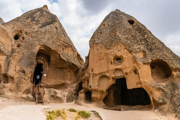 Catedral Selime Impresionante Vista Pintoresca Casas Iglesias Corte Rocoso Día — Foto de Stock