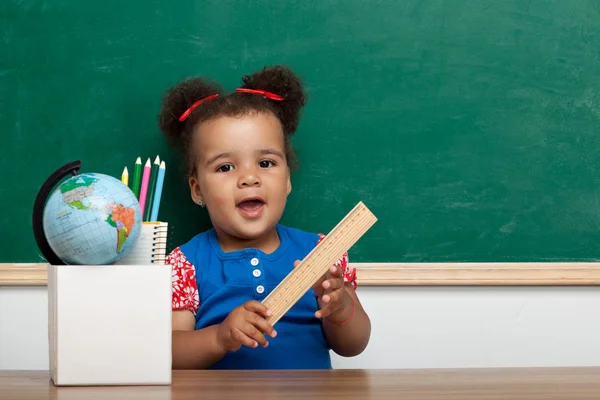 Menina na classe — Fotografia de Stock