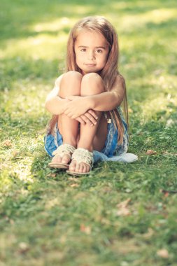 Şirin küçük kız.