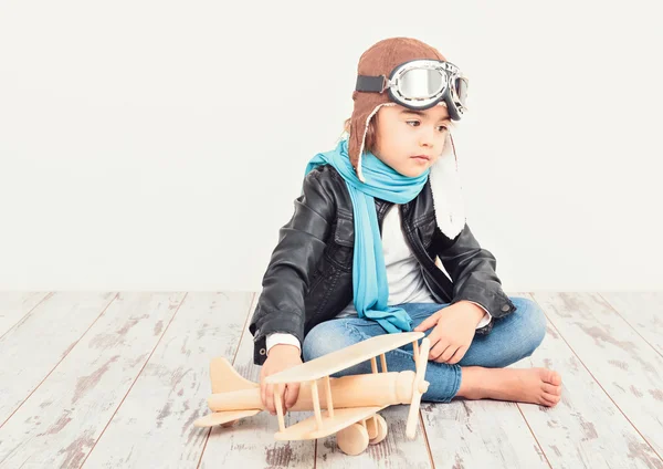 Menina no capacete Vintage — Fotografia de Stock