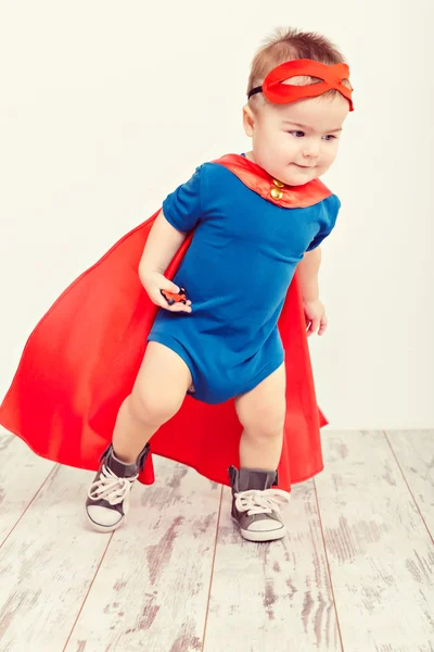 Супергеройский мальчик — стоковое фото