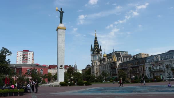 Batumi Gürcistan Mayıs 2022 Avrupa Meydanı Medea Heykeli Astronomik Saat — Stok video