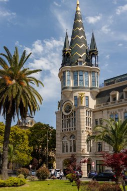 Batum, Gürcistan - 15 Mayıs 2022: Avrupa Meydanı. Batumi şehir merkezinde Astronomik Saat