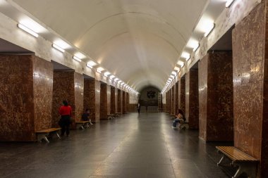 Tiflis, Gürcistan - 18 Mayıs 2022: Tiflis 'te bir metro istasyonu